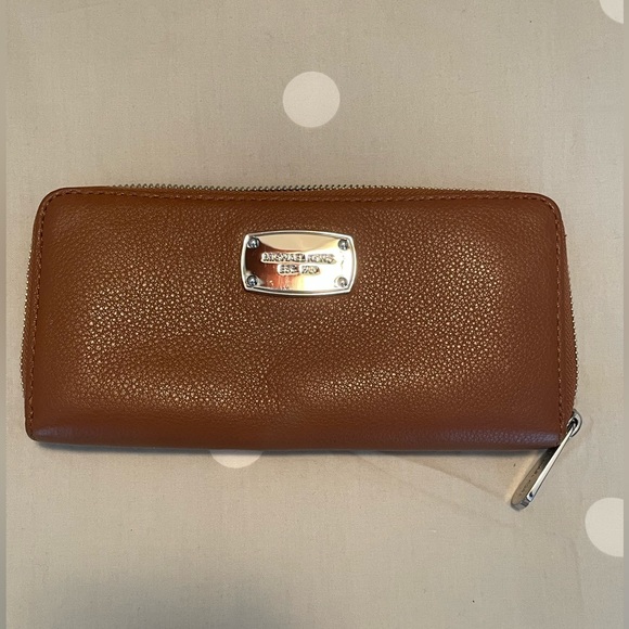 Michael Kors leather handbag w/matching wallet - Picture 13 of 16